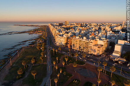 Vista aérea de Trouville y Punta Carretas en la hora dorada del amanecer - Departamento de Montevideo - URUGUAY. Foto No. 76770
