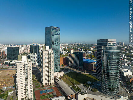 Vista aérea de los edificios de las zonas francas, hotel Hilton, WTC y torres Náuticas - Departamento de Montevideo - URUGUAY. Foto No. 76889