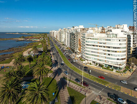 Vista aérea de la rambla Mahatma Gandhi - Departamento de Montevideo - URUGUAY. Foto No. 76878