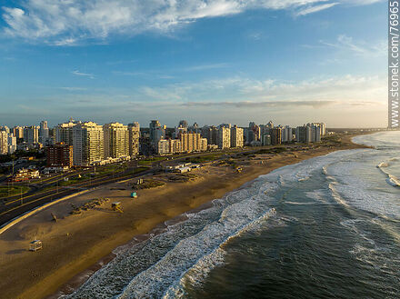 Vista aérea del amanecer en Playa Brava - Punta del Este y balnearios cercanos - URUGUAY. Foto No. 76965