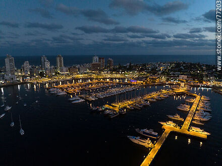 Vista aérea del puerto al anochecer - Punta del Este y balnearios cercanos - URUGUAY. Foto No. 77203
