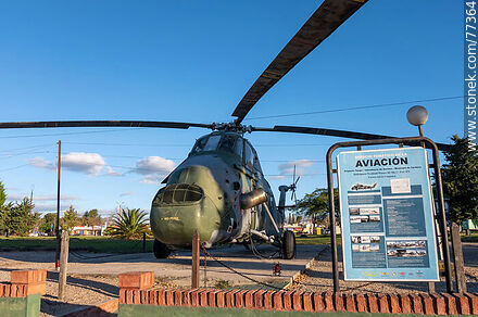 Antiguo helicóptero Westland Wessex HCMk 2 - FAU 071 en el predio de la estación de trenes - Departamento de Soriano - URUGUAY. Foto No. 77364