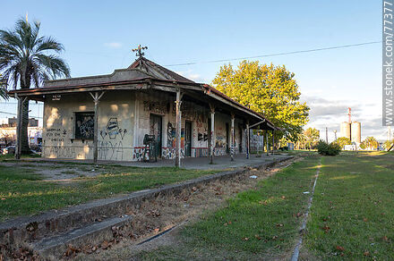 Antigua estación de trenes de Cardona - Departamento de Soriano - URUGUAY. Foto No. 77377