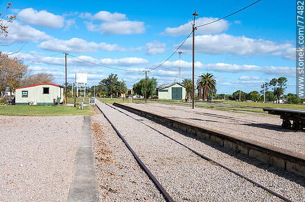 Estación de trenes de Mal Abrigo. Andenes y vías - Departamento de San José - URUGUAY. Foto No. 77482