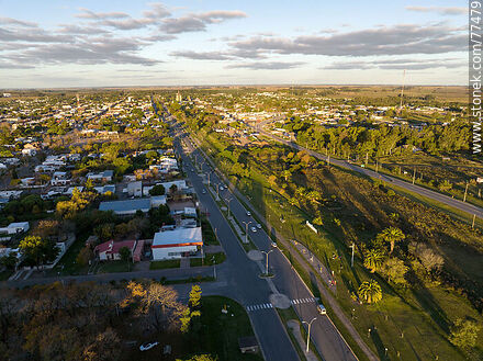 Vista aérea del bulevar Cardona - Florencio Sánchez - Departamento de Soriano - URUGUAY. Foto No. 77479