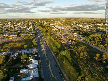 Vista aérea del bulevar Cardona - Florencio Sánchez - Departamento de Soriano - URUGUAY. Foto No. 77478