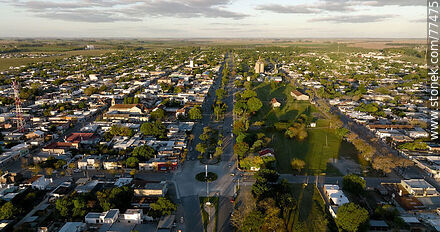 Vista aérea del bulevar Cardona - Florencio Sánchez - Departamento de Soriano - URUGUAY. Foto No. 77475