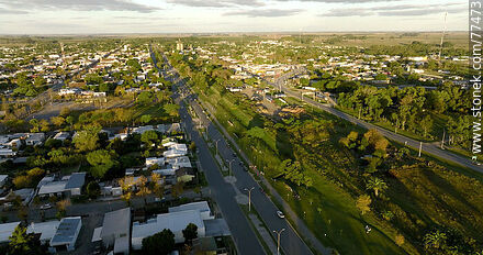 Vista aérea del bulevar Cardona - Florencio Sánchez - Departamento de Soriano - URUGUAY. Foto No. 77473