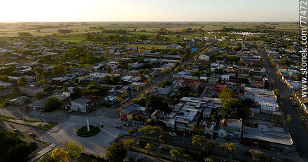 Vista aérea del obelisco en el límite entre los departamentos de Colonia y Soriano, mirando a esta último - Departamento de Soriano - URUGUAY. Foto No. 77472