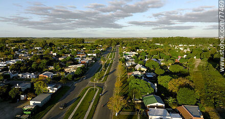 Vista aérea del bulevar Cardona - Florencio Sánchez - Departamento de Soriano - URUGUAY. Foto No. 77469