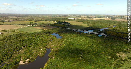 Vista aérea del puente carretero en Ruta 11 sobre el río San José - Departamento de San José - URUGUAY. Foto No. 77516