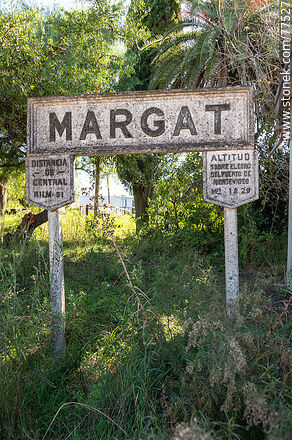 Estación de ferrocarril Margat. Cartel de la estación - Departamento de San José - URUGUAY. Foto No. 77527
