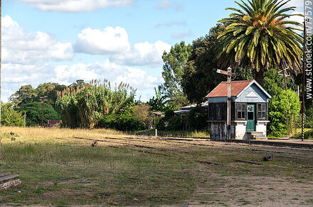 Estación de trenes Víctor Sudriers. Caseta de los comandos de cambio de vías - Departamento de Canelones - URUGUAY. Foto No. 77579