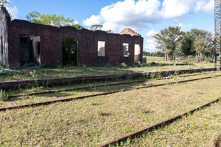 Restos de la estación de trenes Lasala - Departamento de Canelones - URUGUAY. Foto No. 77670