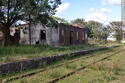 Restos de la estación de trenes Lasala - Departamento de Canelones - URUGUAY. Foto No. 77668