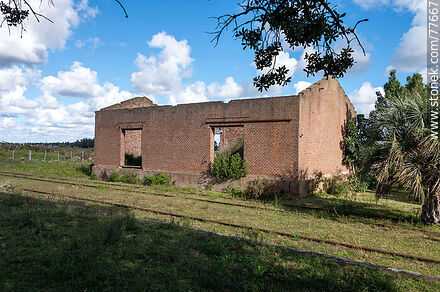 Remains of the Lasala train station - Department of Canelones - URUGUAY. Photo #77667