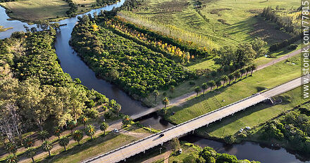 Vista aérea del los puentes en Ruta 9 (nueva y vieja) sobre el arroyo Solís Grande - Departamento de Canelones - URUGUAY. Foto No. 77815
