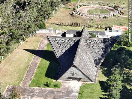 Vista aérea de la iglesia Susana Soca - Departamento de Canelones - URUGUAY. Foto No. 77783