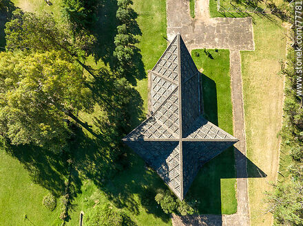 Vista aérea de la iglesia Susana Soca - Departamento de Canelones - URUGUAY. Foto No. 77781