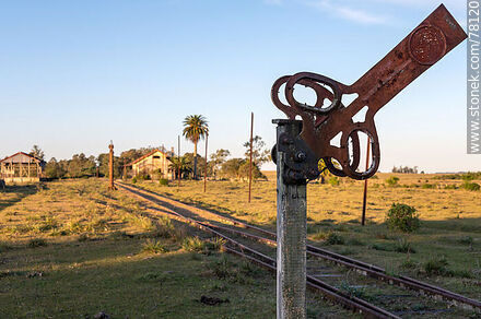 Antigua estación de ferrocarril de Plácido Rosas. Antigua señal - Departamento de Cerro Largo - URUGUAY. Foto No. 78120