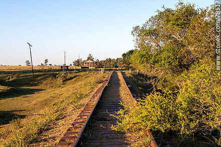 Antigua estación de ferrocarril de Plácido Rosas, Paso del Dragón - Departamento de Cerro Largo - URUGUAY. Foto No. 78117