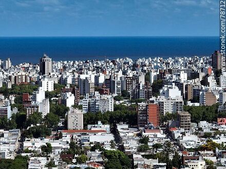 Vista aérea de la ciudad de Montevideo al Río de la Plata - Departamento de Montevideo - URUGUAY. Foto No. 78712