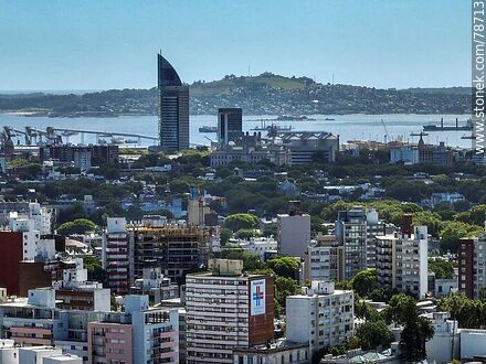 Vista aérea de Montevideo hacia el Cerro - Departamento de Montevideo - URUGUAY. Foto No. 78713