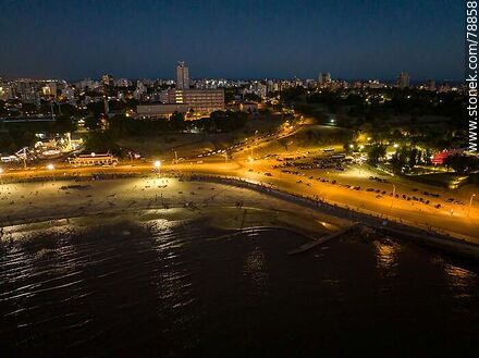 Foto aérea de la rambla Presidente Wilson al anochecer - Departamento de Montevideo - URUGUAY. Foto No. 78858