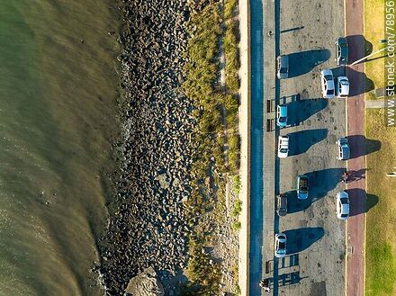 Foto aérea cenital de la rambla México, las rocas y el río - Departamento de Montevideo - URUGUAY. Foto No. 78956
