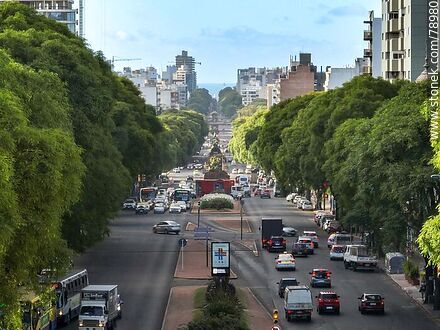 Foto aérea del tránsito en Bulevar Artigas al sur - Departamento de Montevideo - URUGUAY. Foto No. 78980