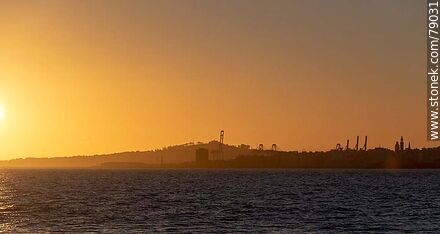 Sunset silhouettes of the Cerro, its fortress and harbor cranes. - Department of Montevideo - URUGUAY. Photo #79031
