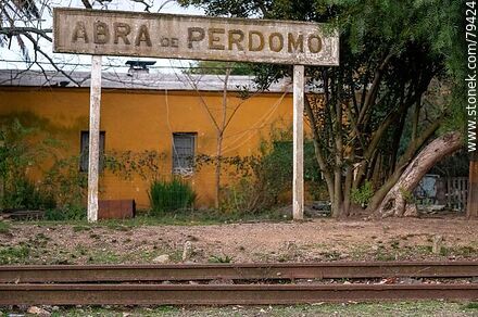 Antiguo cartel de la estación de trenes Abra de Perdomo - Departamento de Maldonado - URUGUAY. Foto No. 79424