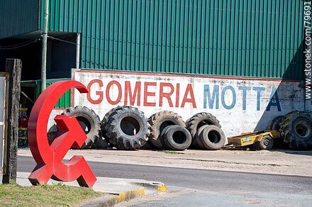 Gomería Motta, the hammer and sickle - Department of Treinta y Tres - URUGUAY. Photo #79691