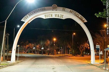 Arch for the bicentennial of Artigas' birth anniversary - Department of Treinta y Tres - URUGUAY. Photo #79665