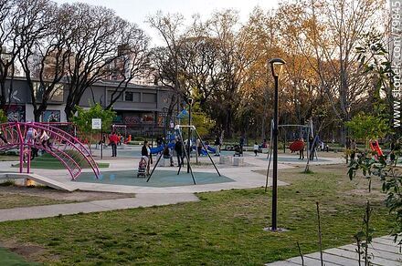 Parque Rodó infantil al atardecer - Departamento de Montevideo - URUGUAY. Foto No. 79845