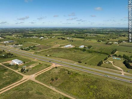 Vista aérea de la ruta 5 próxima a Las Piedras - Departamento de Canelones - URUGUAY. Foto No. 80136