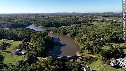 Vista aérea del embalse del arroyo Cuñapirú. Represa de Cuchilla Negra - Departamento de Rivera - URUGUAY. Foto No. 81133