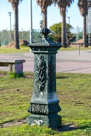 Ornamental iron column - Department of Montevideo - URUGUAY. Photo #81787
