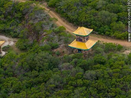 Vista aérea de un templo budista en la sierra de Carapé - Departamento de Lavalleja - URUGUAY. Foto No. 82282