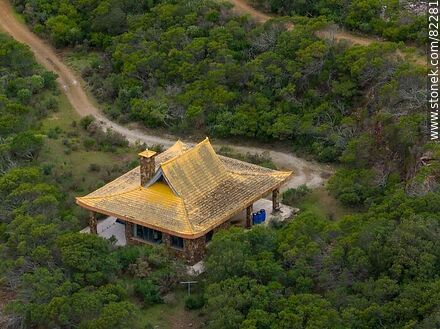Vista aérea de un templo budista en la sierra de Carapé - Departamento de Lavalleja - URUGUAY. Foto No. 82281