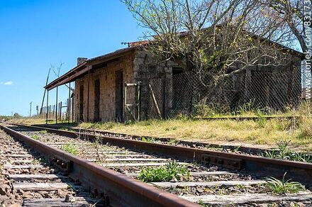Estación de trenes de Merinos. Línea férrea reciclada por encima de la antigua - Rio Negro - URUGUAY. Photo #83173