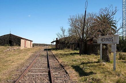 Estación de trenes de Merinos. Cartel sobre el andén de la estación - Rio Negro - URUGUAY. Photo #83169