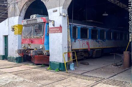 Estación de trenes de Paysandú. Motocar en mantenimiento - Departamento de Paysandú - URUGUAY. Foto No. 84119