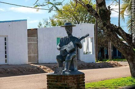 Monument in honor of the oriental payador - Department of Rivera - URUGUAY. Photo #84480
