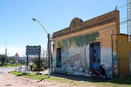 Escuela No. 2 Enrique Beltrame - Departamento de Rivera - URUGUAY. Foto No. 84478
