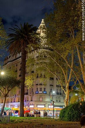 Palacio Montero en la noche - Departamento de Montevideo - URUGUAY. Foto No. 84556