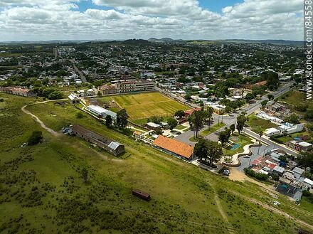 Vista aérea de la antigua estación de trenes de Minas transformada en centro deportivo (2023). Club Estación Minas - Departamento de Lavalleja - URUGUAY. Foto No. 84558