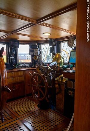 Command Room of the Italian training ship and sailing ship Amerigo Vespucci - Department of Montevideo - URUGUAY. Photo #84710