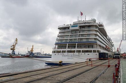 Crucero noruego Viking Jupiter en el puerto de Montevideo - Departamento de Montevideo - URUGUAY. Foto No. 84672
