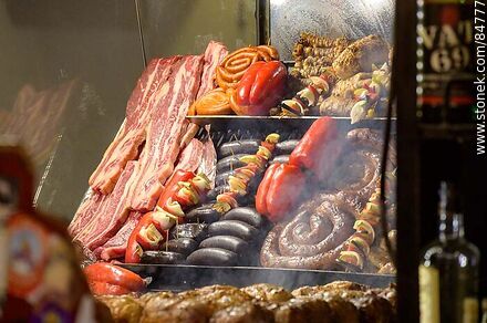 Barbecue at the Mercado del Puerto - Department of Montevideo - URUGUAY. Photo #84777